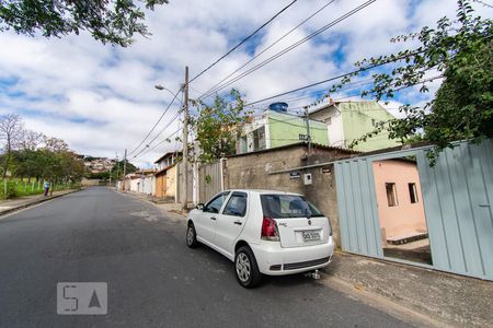Casa para alugar com 27m², 1 quarto e 1 vaga Casa para alugar com 27m², 1 quarto e 1 vagaFachada