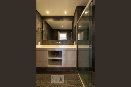 Apartamento à venda com 78m², 1 quarto e 2 vagas Apartamento à venda com 78m², 1 quarto e 2 vagasBanheiro da Suíte