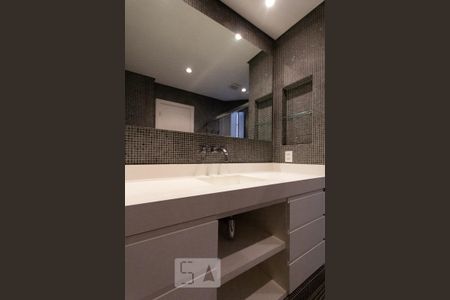 Apartamento à venda com 78m², 1 quarto e 2 vagas Apartamento à venda com 78m², 1 quarto e 2 vagasBanheiro da Suíte