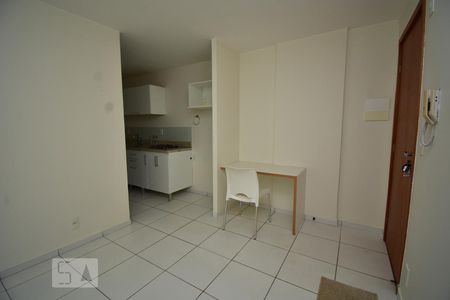 Sala de apartamento para alugar com 1 quarto, 32m² em Quadras Econômicas Lúcio Costa (guará), Brasília
