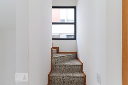 Casa para alugar com 210m², 4 quartos e 3 vagasEscada