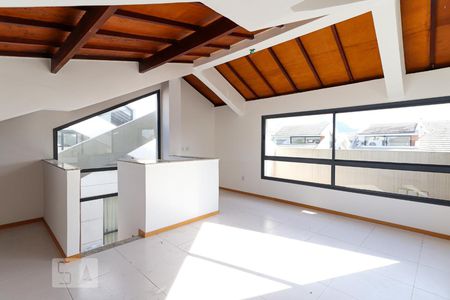 Casa para alugar com 210m², 4 quartos e 3 vagasSótão