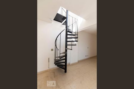 Apartamento para alugar com 146m², 2 quartos e 1 vagaEscada