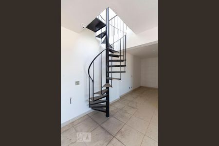 Apartamento para alugar com 170m², 2 quartos e 1 vagaEscada