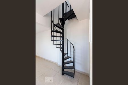 Apartamento para alugar com 142m², 2 quartos e 1 vagaEscada