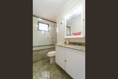 Apartamento à venda com 126m², 3 quartos e 3 vagasBanheiro suíte