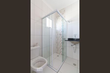 Casa para alugar com 80m², 2 quartos e 2 vagas Casa para alugar com 80m², 2 quartos e 2 vagasBanheiro do quarto 2