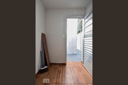 Casa à venda com 150m², 2 quartos e 2 vagasQuarto de Serviços