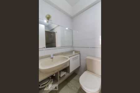 Banheiro de apartamento para alugar com 3 quartos, 70m² em Vila Rosália, Guarulhos