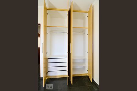 Quarto 3 de apartamento para alugar com 3 quartos, 69m² em Jardim Quarto Centenário, Campinas