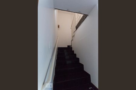 Escada de casa para alugar com 3 quartos, 109m² em Jardim América, Goiânia