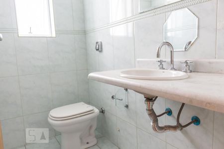 Casa à venda com 270m², 3 quartos e 4 vagasBanheiro