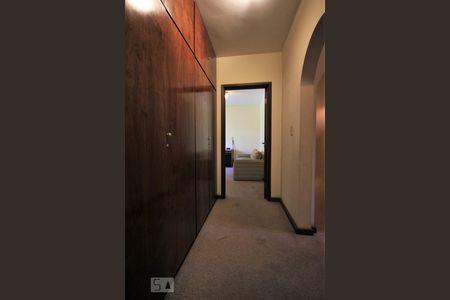 Casa à venda com 570m², 4 quartos e 3 vagasCorredor