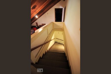 Casa à venda com 570m², 4 quartos e 3 vagasEscadas