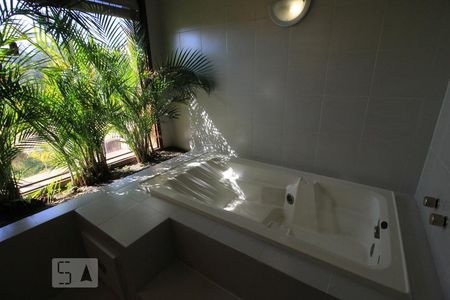 Casa à venda com 570m², 4 quartos e 3 vagasBanheira