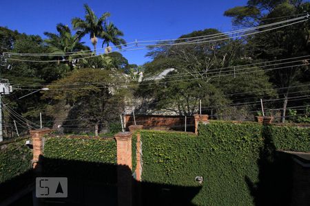 Casa à venda com 570m², 4 quartos e 3 vagasVista da suíte 2