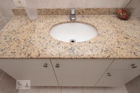 Apartamento para alugar com 93m², 2 quartos e sem vagaBanheiro