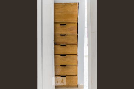 Quarto 1 - Sapateira de casa de condomínio para alugar com 2 quartos, 70m² em Irajá, Rio de Janeiro