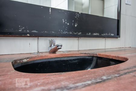 Banheiro social detalhe de apartamento para alugar com 2 quartos, 126m² em Consolação, São Paulo