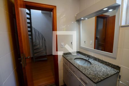 Casa à venda com 120m², 2 quartos e sem vaga Casa à venda com 120m², 2 quartos e sem vagaBanheiro