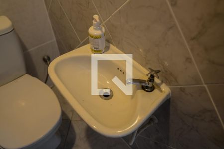 Casa à venda com 120m², 2 quartos e sem vaga Casa à venda com 120m², 2 quartos e sem vagaBanheiro de Serviço