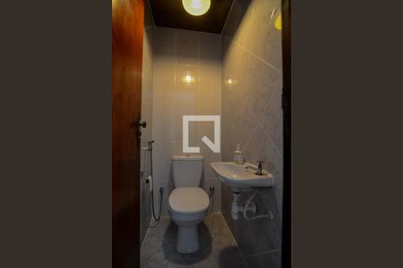 Casa à venda com 120m², 2 quartos e sem vaga Casa à venda com 120m², 2 quartos e sem vagaBanheiro de Serviço