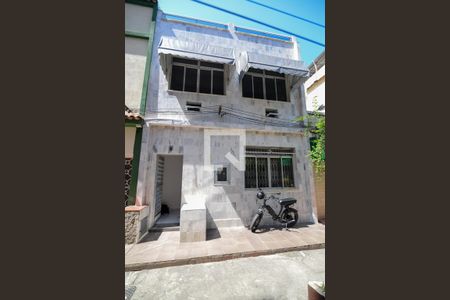 Casa à venda com 120m², 2 quartos e sem vaga Casa à venda com 120m², 2 quartos e sem vagaFachada