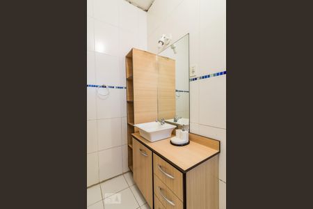 Banheiro de apartamento para alugar com 2 quartos, 65m² em Santana, Porto Alegre