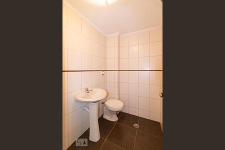 Casa à venda com 215m², 4 quartos e 2 vagas Casa à venda com 215m², 4 quartos e 2 vagasBanheiro