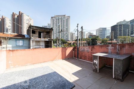 Casa à venda com 215m², 4 quartos e 2 vagas Casa à venda com 215m², 4 quartos e 2 vagasTerraço