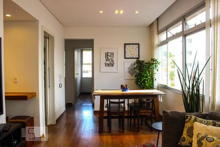 Sala de apartamento para alugar com 2 quartos, 101m² em Santo Antônio, Belo Horizonte