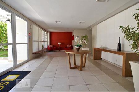 Apartamento à venda com 70m², 2 quartos e 2 vagasHall social