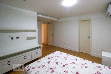 Apartamento à venda com 370m², 5 quartos e 3 vagas Apartamento à venda com 370m², 5 quartos e 3 vagasSuíte 2