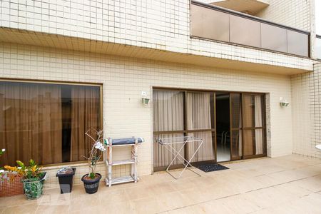 Apartamento à venda com 370m², 5 quartos e 3 vagas Apartamento à venda com 370m², 5 quartos e 3 vagasVaranda