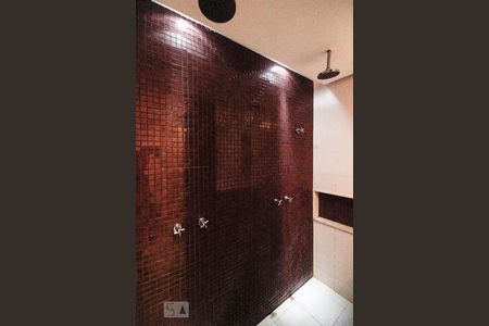 Apartamento à venda com 370m², 5 quartos e 3 vagas Apartamento à venda com 370m², 5 quartos e 3 vagasDetalhe Banheiro da Suíte 1