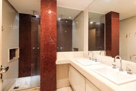 Apartamento à venda com 370m², 5 quartos e 3 vagas Apartamento à venda com 370m², 5 quartos e 3 vagasBanheiro da Suíte 1