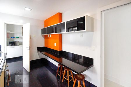 Apartamento à venda com 370m², 5 quartos e 3 vagas Apartamento à venda com 370m², 5 quartos e 3 vagasCozinha