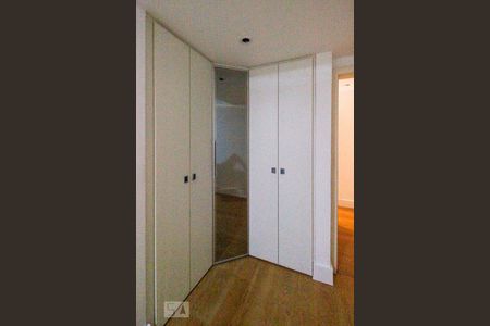 Apartamento à venda com 370m², 5 quartos e 3 vagas Apartamento à venda com 370m², 5 quartos e 3 vagasSuíte 2