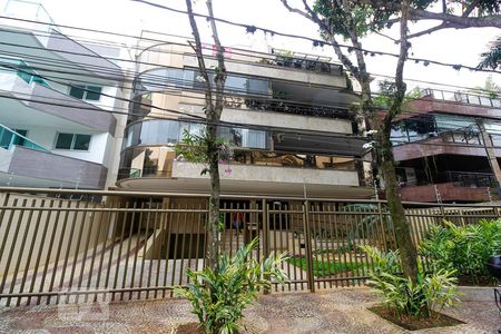 Apartamento à venda com 370m², 5 quartos e 3 vagas Apartamento à venda com 370m², 5 quartos e 3 vagasFachada