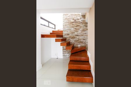 Apartamento à venda com 370m², 5 quartos e 3 vagas Apartamento à venda com 370m², 5 quartos e 3 vagasEscada