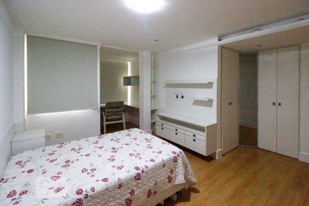 Apartamento à venda com 370m², 5 quartos e 3 vagas Apartamento à venda com 370m², 5 quartos e 3 vagasSuíte 2