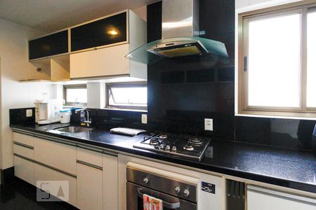 Apartamento à venda com 370m², 5 quartos e 3 vagas Apartamento à venda com 370m², 5 quartos e 3 vagasCozinha