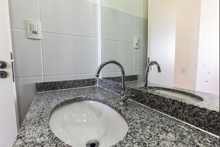 Apartamento para alugar com 50m², 2 quartos e 1 vaga Apartamento para alugar com 50m², 2 quartos e 1 vagaBanheiro da Suíte