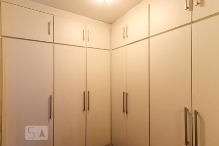 Apartamento à venda com 90m², 2 quartos e 1 vaga Apartamento à venda com 90m², 2 quartos e 1 vagaCloset