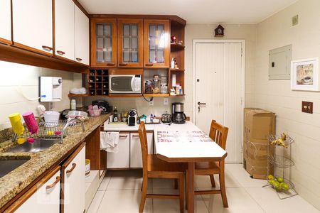 Apartamento à venda com 90m², 2 quartos e 1 vaga Apartamento à venda com 90m², 2 quartos e 1 vagaCozinha