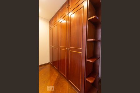 Apartamento à venda com 270m², 4 quartos e 3 vagasRoupeiro