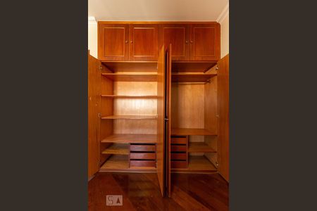 Apartamento à venda com 270m², 4 quartos e 3 vagasDormitório 2