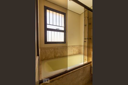 Apartamento à venda com 270m², 4 quartos e 3 vagasBanheiro da Suíte 1