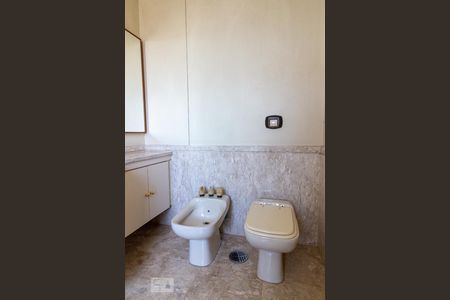 Apartamento à venda com 270m², 4 quartos e 3 vagasBanheiro da Suíte 1