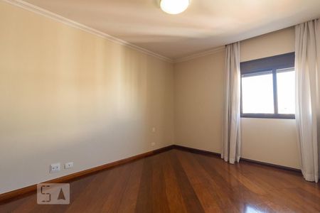 Apartamento à venda com 270m², 4 quartos e 3 vagasDormitório 2